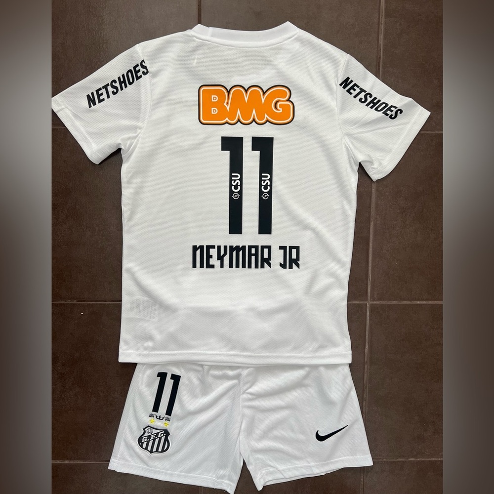 Kids Santos Neymar Jr Soccer retro Jersey with Shorts - Size kids Medium # 22